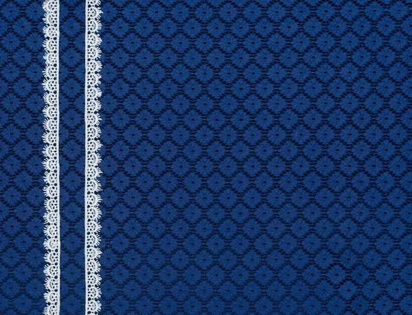 Encaje blanco sobre fondo guipur azul —  Fotos de Stock