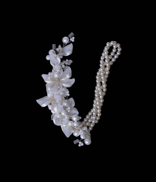 Letra L hecha de perlas — Foto de Stock