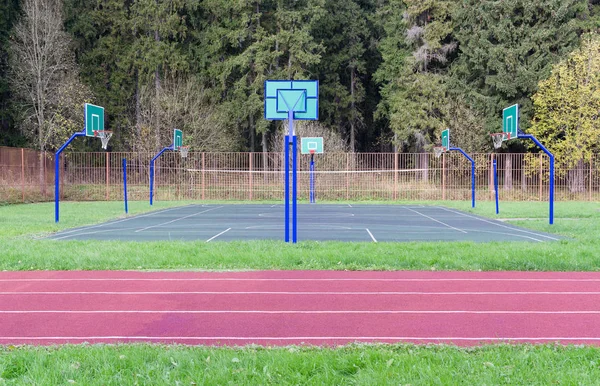 Stadion w pobliżu lasu — Zdjęcie stockowe