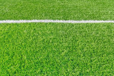 Spor alanında beyaz çizgi ile