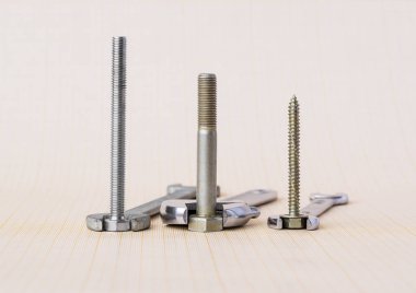 Grafik kağıt üzerinde cıvata ve somun anahtarları