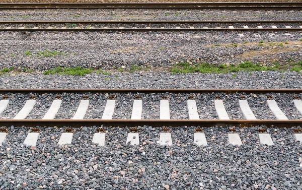 paralel demiryolu parça