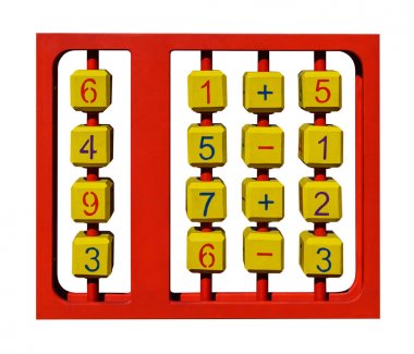 Beyaz arka plan üzerinde küpleri