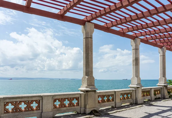 Pergola Avec Des Piliers Pierre Clôture Est Sur Promenade Station — Photo