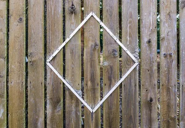 Fragmento Cerca Madera Vieja Con Rombo Hecho Chapas Blancas Fondo —  Fotos de Stock