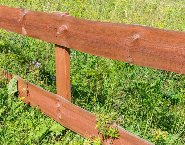 Cerca Madera Vieja Prado Con Hierba Alta Día Soleado Verano —  Fotos de Stock