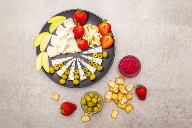 Atıştırmalık çeşitli peynir tabakları