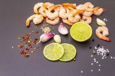 Taze çiğ organik karides