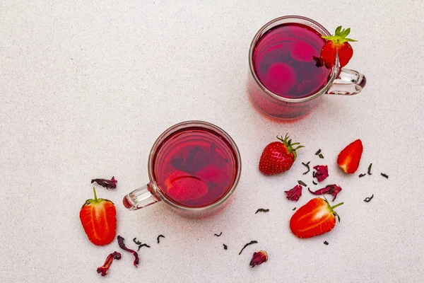 Chá verde de hibisco de morango de verão — Fotografia de Stock