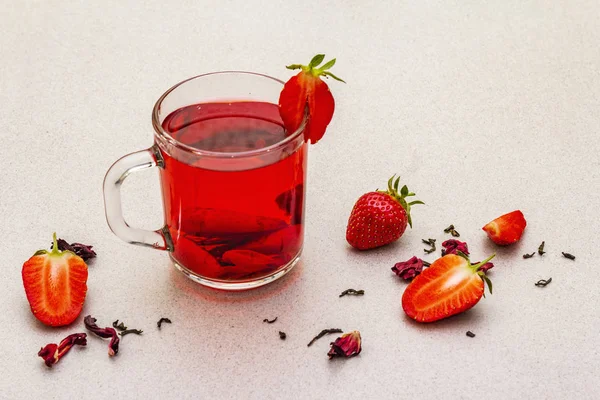 Chá verde de hibisco de morango de verão — Fotografia de Stock