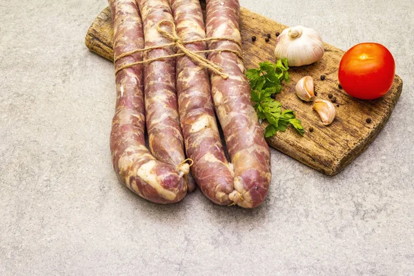 Salsiccia di maiale cruda — Foto Stock