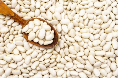 Kuru lima fasulyesi taşı arka planı, tahta kaşık, üst manzara, duvar kağıdı, kapat, makro.