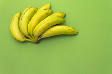 Farklı arkaplanda muzlar