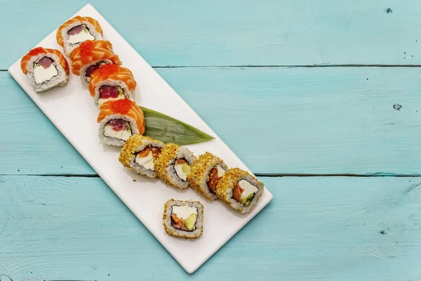 Gesorteerde Sushi Set Japanse Koreaanse Roll Met Verschillende Verse Ingrediënten — Stockfoto