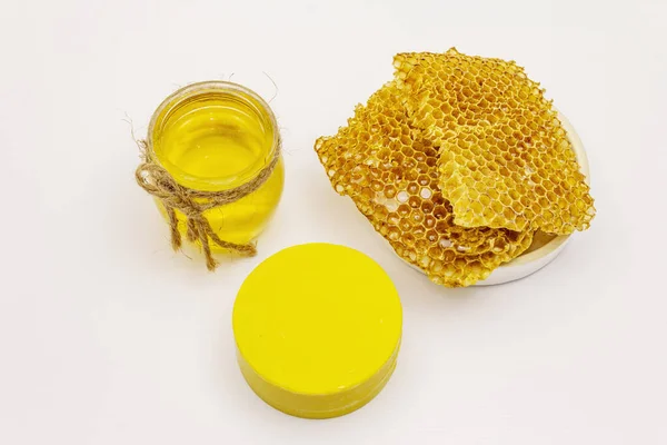 Drágám Méhviasz Méhsejt Fehér Alapon Izolált Édes Egészséges Méhészeti Termékek — Stock Fotó