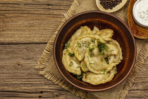 Dumplings Gevulde Gestoofde Kool Zure Room Traditionele Oekraïense Schotel Varenyky — Stockfoto