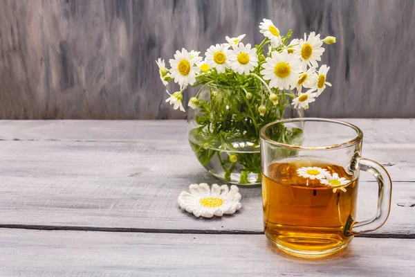 Chá Camomila Flores Frescas Conceito Bebida Quente Verão Medicina Alternativa — Fotografia de Stock