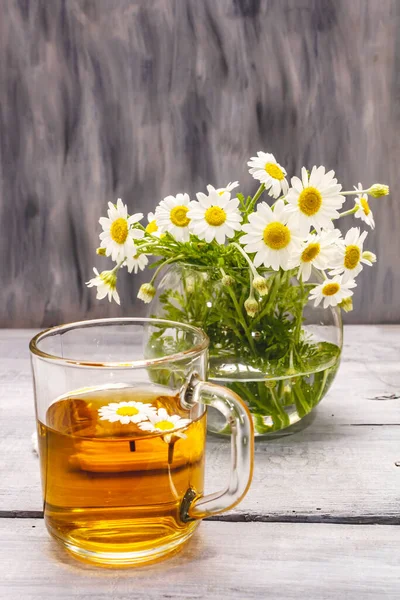 Chá Camomila Flores Frescas Conceito Bebida Quente Verão Medicina Alternativa — Fotografia de Stock