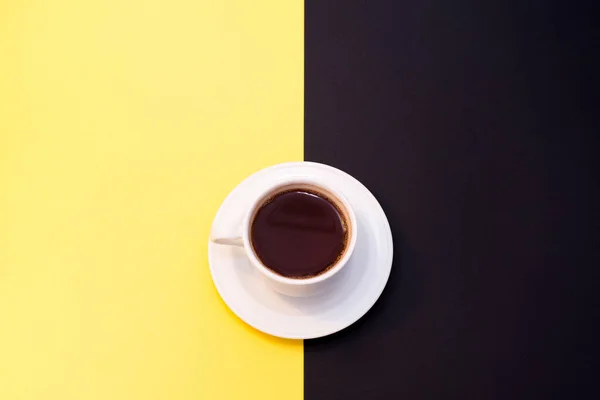 Copa Delicioso Café Sobre Fondo Negro Amarillo — Foto de Stock