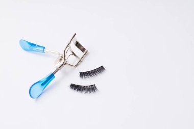 Sahte kamçılar, beyaz arkaplanda izole edilmiş, boşluğu kopyala