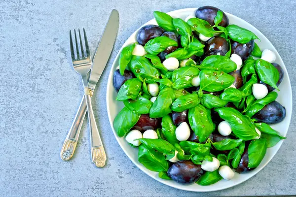 Caprese Salat Mit Pflaumen Gesunder Salat Keto Diät — Stockfoto