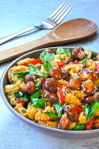 Pasta Con Setas Cena Vegetariana Pastas Recién Preparadas Con Champiñones — Foto de Stock