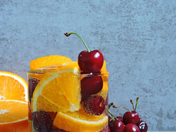 Sommer Entgiftungsgetränk Orangenkirsche — Stockfoto