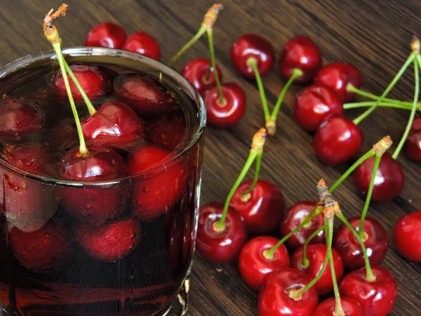 Cherry Cola Cerezas Con Colas Macro Copiar Espacio —  Fotos de Stock