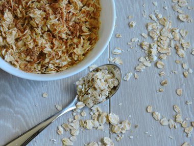 Tarçınlı yulaf ezmesi. Kilo vermek için kahvaltı. Üst görünüm.