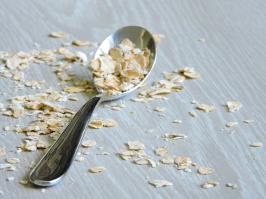 Tarçınlı yulaf ezmesi. Kilo vermek için kahvaltı. Üst görünüm.