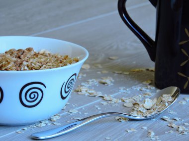 Tarçınlı yulaf ezmesi. Kilo vermek için kahvaltı. Üst görünüm.