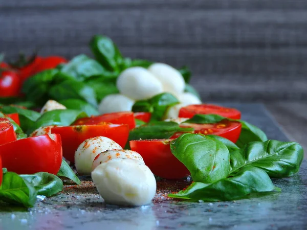 Italian Caprese Salad Sunny Caprese Salad Fresh Caprese Salad Flat — Stock Photo, Image