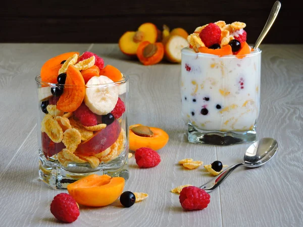 Fruit and cereal with yogurt. Concept of a healthy dessert.