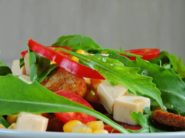 Arugula Maïs Peper Kaas Salade — Stockfoto