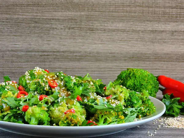 Ensalada Verde Con Brócoli Perejil Chile Sésamo Ensalada Productos Que — Foto de Stock