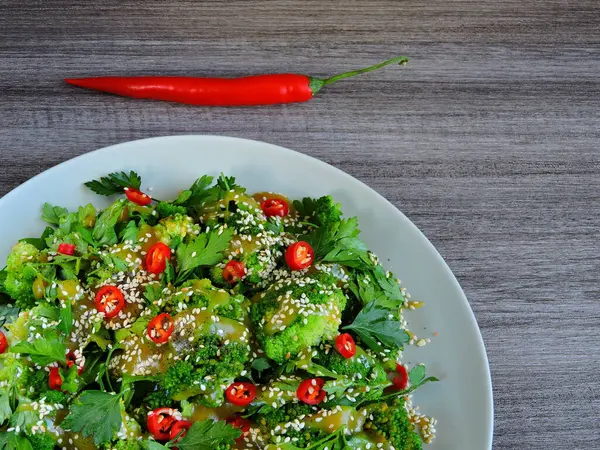 Salada Verde Com Brócolis Salsa Pimenta Gergelim Salada Produtos Que — Fotografia de Stock