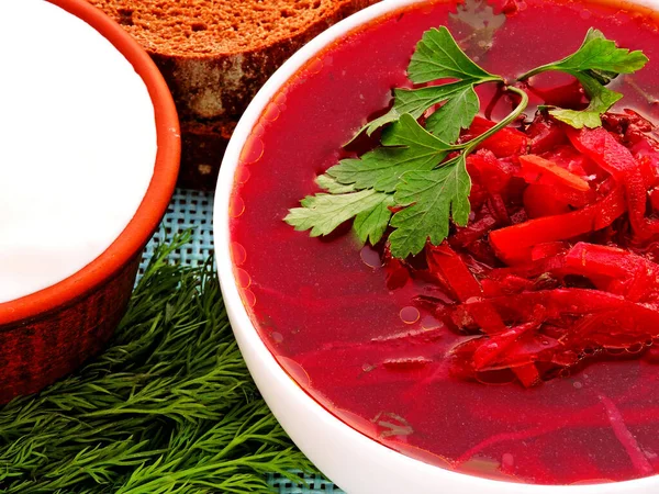 Вегетаріанський Червоний Суп Овочами Кисло Зелень Яскравий Червоний Борщ Білій — стокове фото