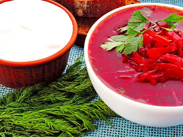 Vegetarian Red Soup Vegetables Sour Cream Greens Bright Red Borsch — Stock Photo, Image