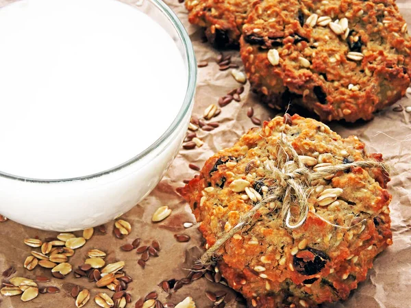 Homemade oatmeal cookies with raisins and sesame seeds and flax seeds. Fitness cookies. Oatmeal cookies and milk. The concept of a healthy breakfast with dietary oatmeal cookies.