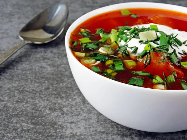 Minestra Pomodoro Borscht Con Crema Aspra Erbe — Foto Stock