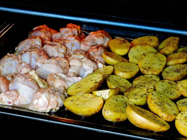 Raw Potatoes Chicken Legs Wings Baking Sheet Cooking Baked Potatoes — Stock Photo, Image
