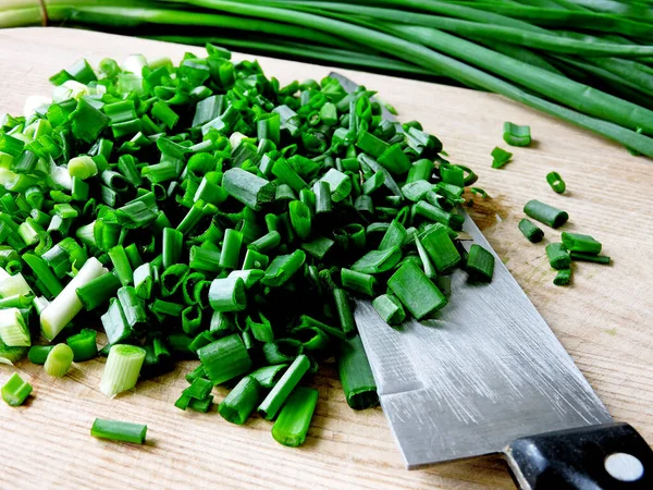 Cipolla Verde Affettata Tagliere Coltello Affettare — Foto Stock