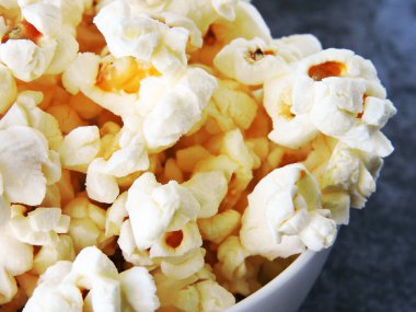 Taze ev yapımı patlamış mısır..