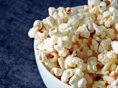 Taze ev yapımı patlamış mısır..