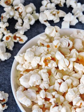 Taze ev yapımı patlamış mısır..