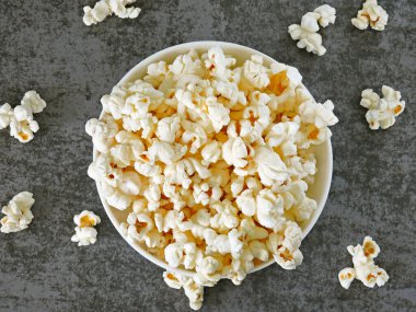 Taze ev yapımı patlamış mısır..