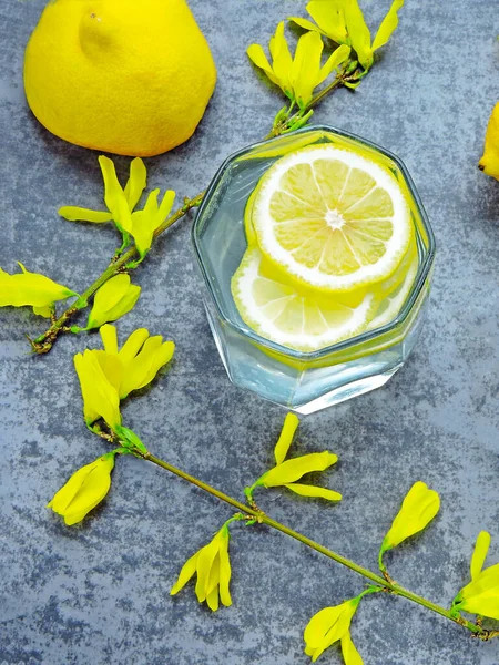 Detox Water Lemon Juice Lemon Water Yellow Flowers Branches Water — Stock Photo, Image