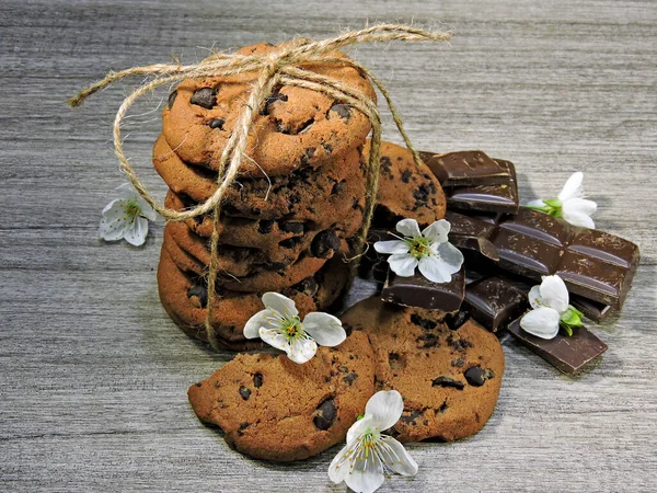 Chocolate biscuits with chocolate drops and pieces of dark chocolate.