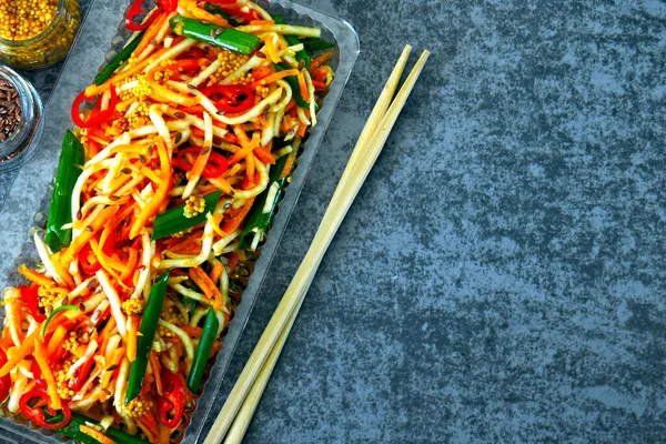 Salada Verduras Marinadas Com Cebolas Verdes Estilo Chinês Legumes Fermentados — Fotografia de Stock