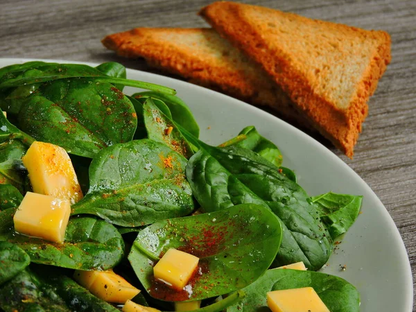 Dieta Almoço Com Espinafre Salada Aptidão Com Espinafre Uma Chapa — Fotografia de Stock